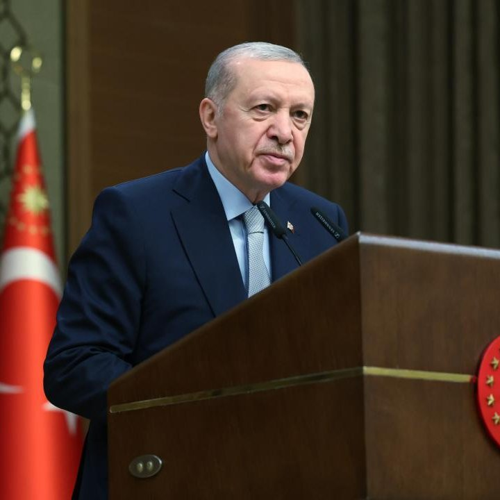 Haber's tweet photo. Cumhurbaşkanı Erdoğan: "LGBT gibi insan fıtratına aykırı sapkınlıklar, buna benzer fikir ve ideolojiler, bu odaklar tarafından genç zihinlere enjekte edilmeye çalışılıyor." https://t.co/9zTuPV7Kug