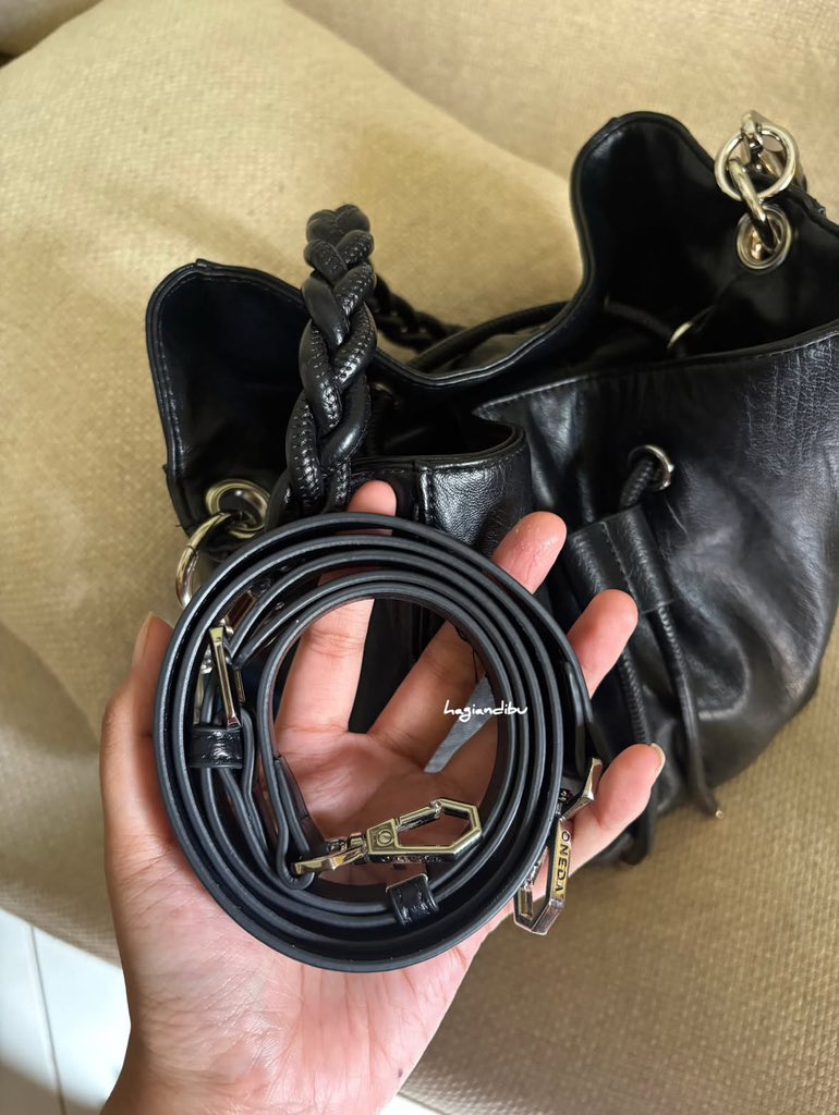 hagiandibu's tweet photo. masih menjadi tas cemplang cemplung kesayangan semua barang anak ibu masook🤩❗️tas brand lokal dengan harga yang ngga terlalu mahal dapet kualitas sebagus ini 🫶🏻￼ https://t.co/4PKtkjvctK
