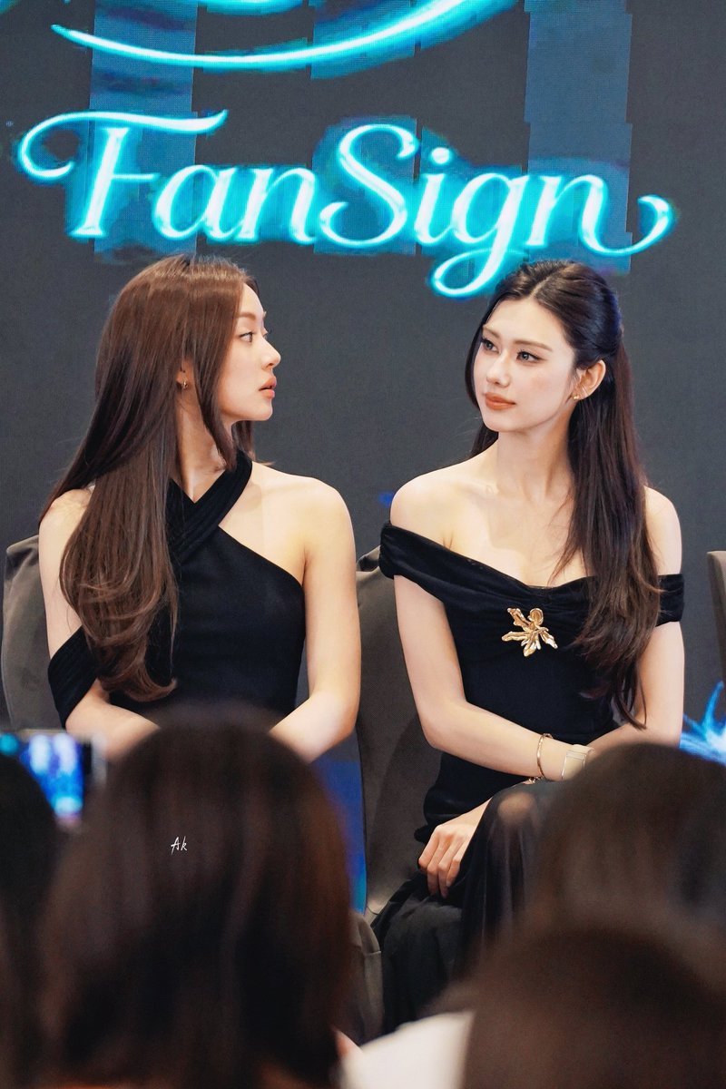 Lalinalena_slfc's tweet photo. They wear black &amp; I lose my mind
😭🖤
#lenamiu #gbb https://t.co/CEC1MU8POP