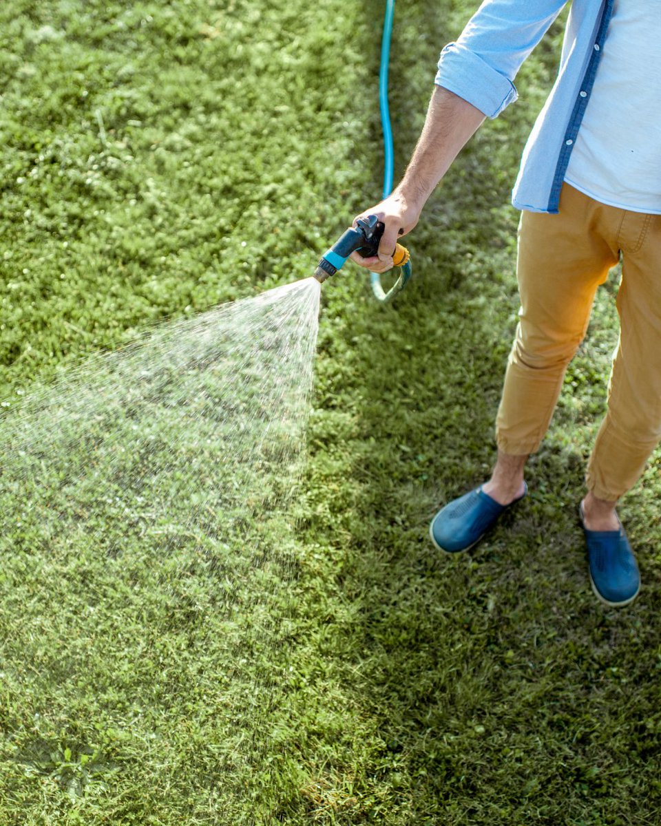 AlignFoundation's tweet photo. As temperatures rise, clay soil dries out and shrinks, putting your foundation at risk.
Fight back with a consistent watering schedule! Use a soaker hose around your perimeter to maintain steady moisture levels.
Read our full guide:👉 https://t.co/rpascZdZMN https://t.co/MyAYw25JCn