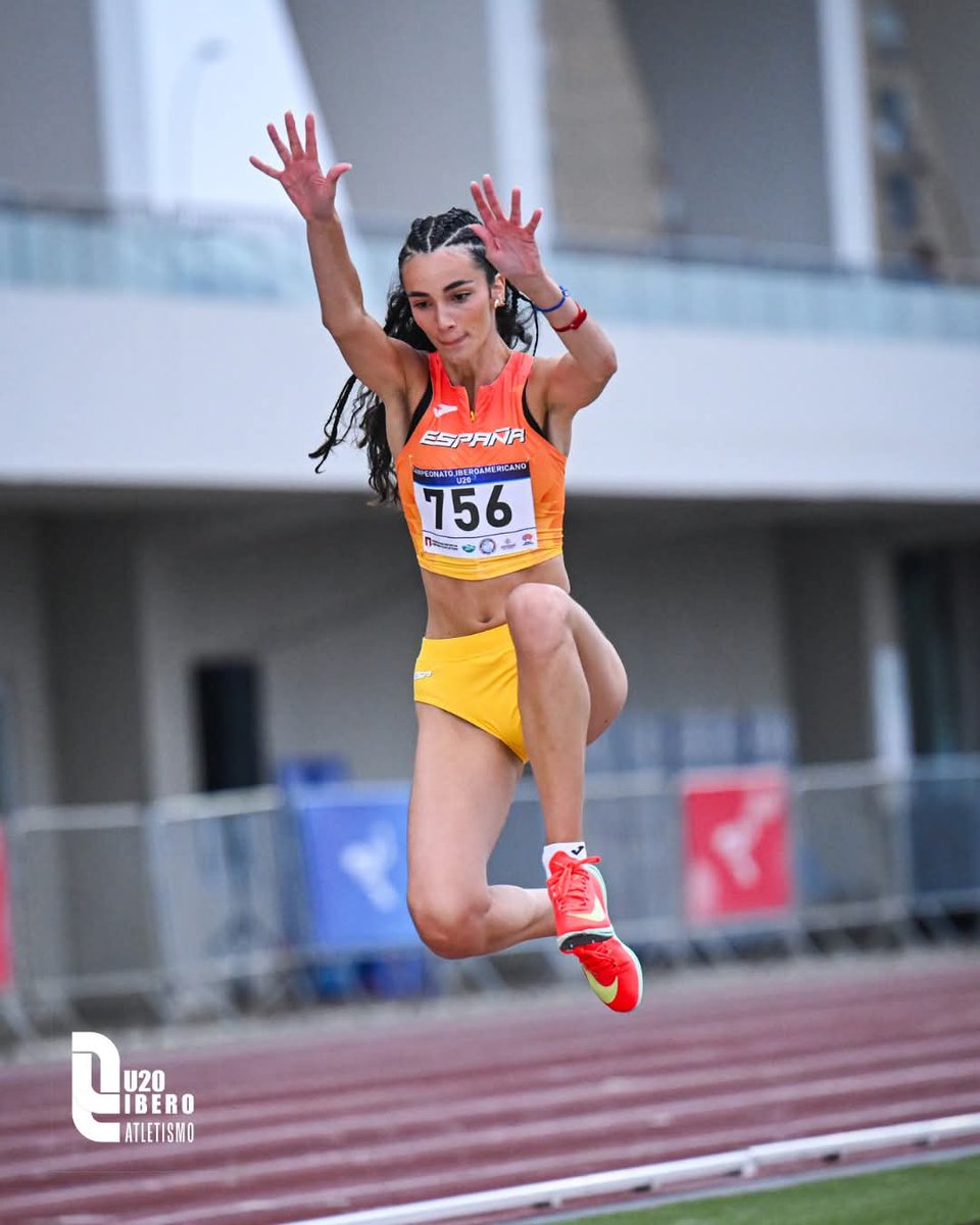 atletismoRFEA's tweet photo. ✅ 𝐏𝐑𝐈𝐌𝐄𝐑 𝐃𝐈́𝐀 𝐃𝐄 𝐈𝐁𝐄𝐑𝐎𝐀𝐌𝐄𝐑𝐈𝐂𝐀𝐍𝐎 𝐒𝐔𝐁-𝟐𝟎

🇪🇸 Nuestros Sub-20 de #EspañaAtletismo han empezado la primera jornada en Lima por todo lo alto. Sumando 8 medallas (4 oros y 4 platas)

🥇 Mara Rolli - 1500m ⏱️ 4:25.85
🥇 Pol Molins - 1500m ⏱️ 3:46.10
🥇 Naida Calonge - Triple Salto 📏 13.11m
🥇 Fátima Hernández - 5000m ⏱️ 17:06.22
🥈 Álvaro González - 1500m ⏱️ 3:47.08
🥈 Nicolás Stanislas - Triple Salto 📏 16.04m
🥈 Yeray Royuela - Disco 📏 56.80m
🥈 Ana Estrella de León - Triple Salto 📏 13.06m
🍫 Erika Sellart - Jabalina 📏 45.54m 

💪🏻 Además, clasificó para la final Ana Alba Ruiz en el 400m ⏱️ (54.72) con el mejor tiempo de todas las participantes. ¡Hoy segunda jornada! 

📺 Youtube Federación Peruana Atletismo a partir de las 15:20 con mucha participación española

📸 @aia_atletismo 

#PasiónPorCompetir