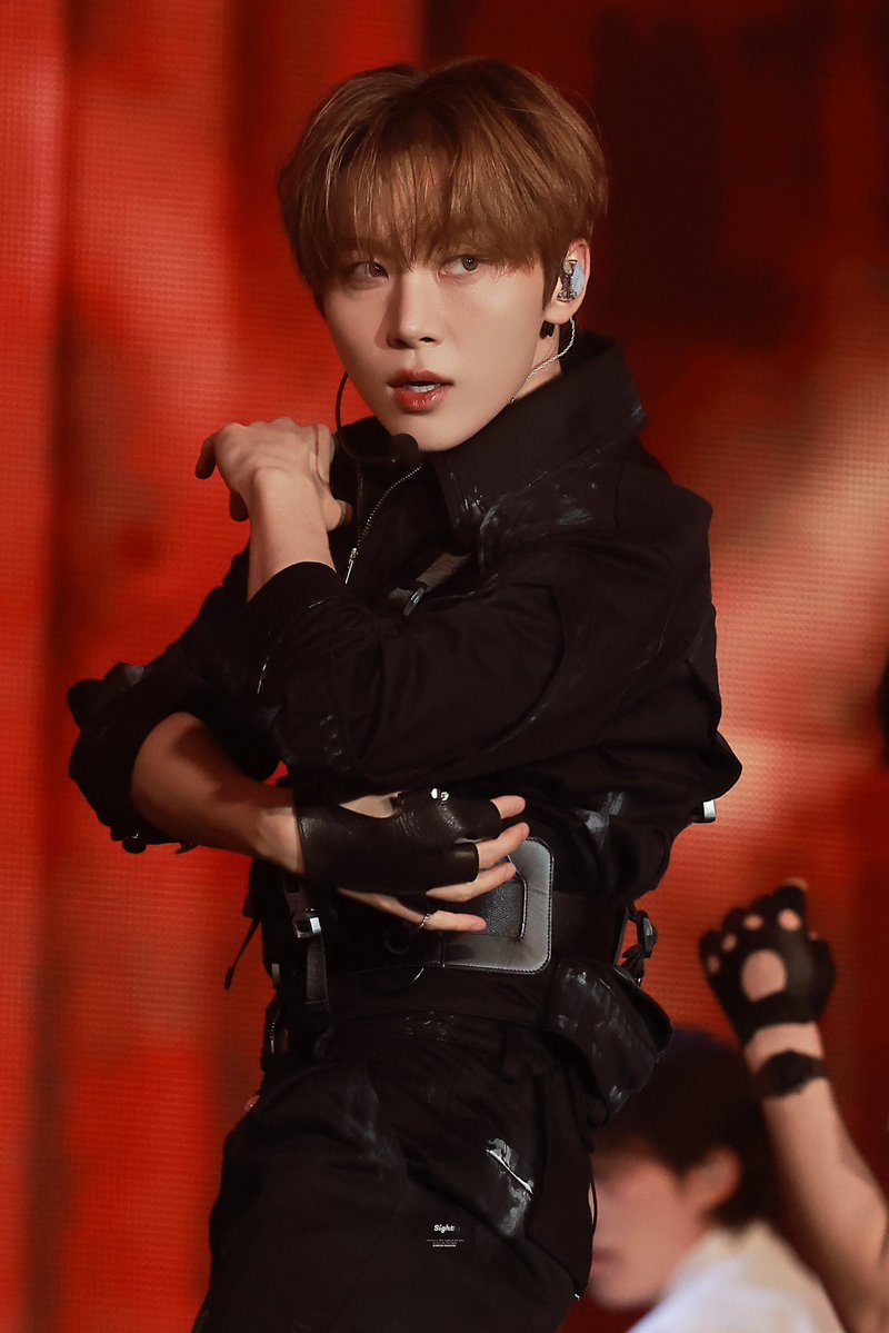 kwansources's tweet photo. THESE TRIGGER SEUNGKWAN PHOTOS https://t.co/sZTo37mTkA