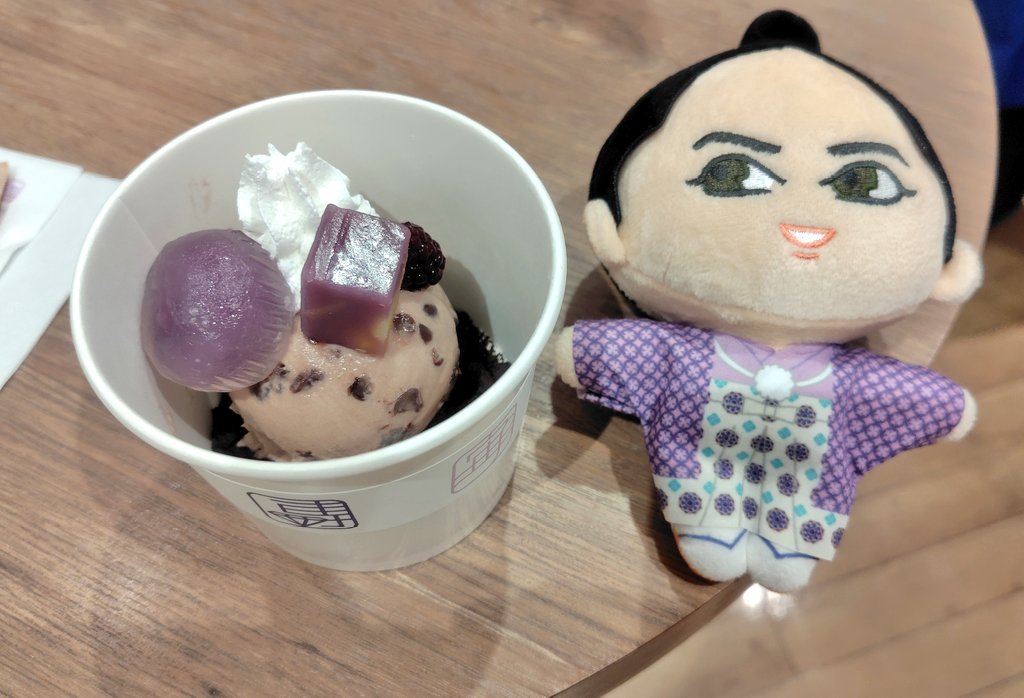 sparkinggorou's tweet photo. 宝塚宙組観てきました！前回のプリンス✨️✨️きゅるりん✨️✨️から一変、大人の雰囲気で色気も大変な事になっててびっくりした！
春乃さくらさん、美輪明宏さん見えてすごかった！！
ショーはもう、男役の色気ムンムンすぎて胸焼けした♥毎年初舞台のロケット見ると泣いちゃうのは年のせいかな⋯ https://t.co/Ju7wTL0Anh