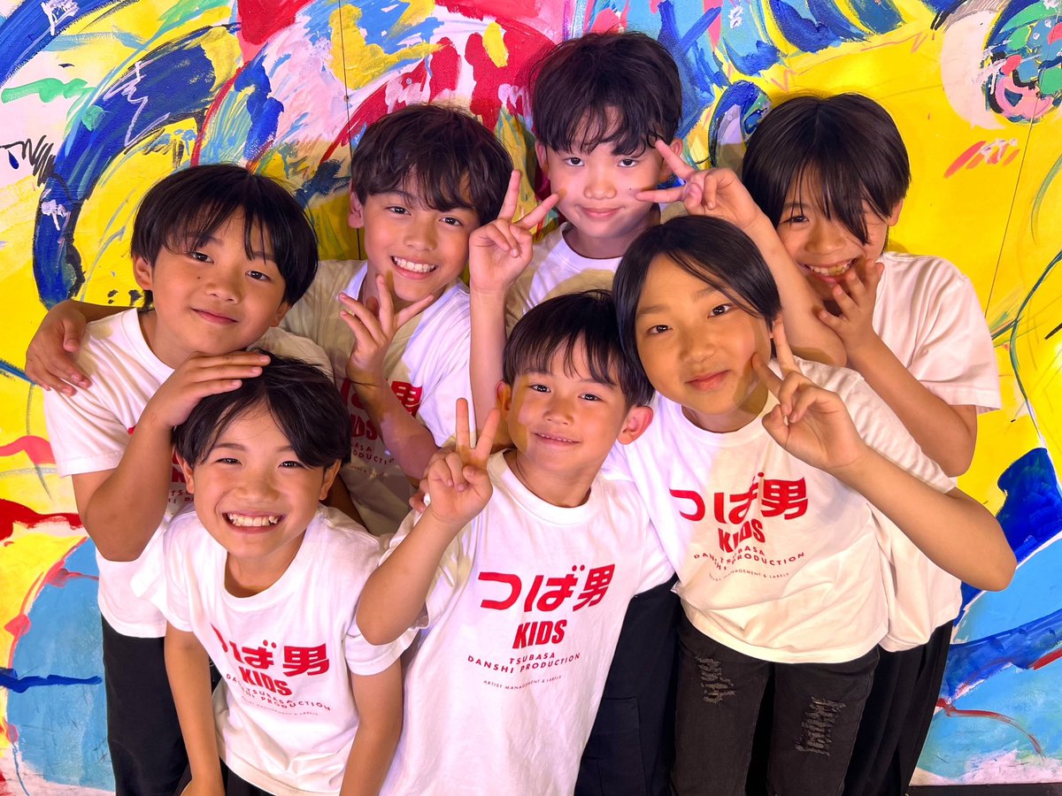 dan_tsubadan's tweet photo. ぼくたち つば男KIDSが
9月13日に行われるつば男フェスにオープニングアクトで出演させてもらえることになりました✨

初めての入きなステージできんちょうするけど
ふぁんのみなさんや先輩方を楽しませられるようにがんばるので、みにきてね！
お楽しみに〜🐰⭐️

チケットはあさってまで！

#つば男 https://t.co/pKhbqtHkxZ