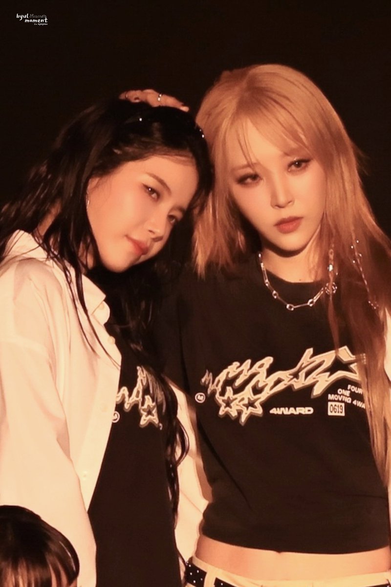 byul_moment's tweet photo. 260620

4WARD 서울 콘서트

🫳🏻🐰

#마마무 #MAMAMOO 
#솔라 #SOLAR #金容仙
#문별 #MOONBYUL #文星伊 https://t.co/Eb5lKYKVTb