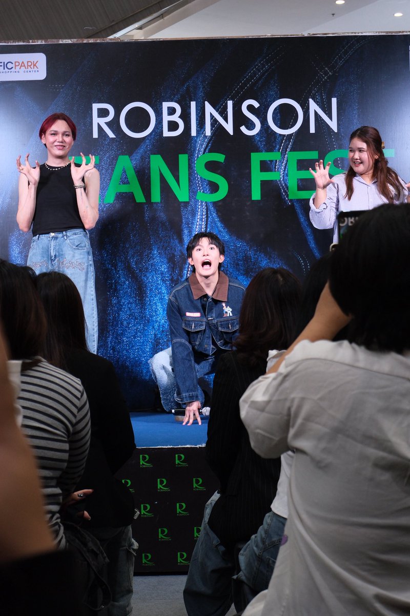 tananloh_'s tweet photo. วันนี้มีความสุขมากๆเลยคับ รู้สึกอบอุ่นมากๆ ดีใจที่ได้เจอทุกคน ไว้เจอกันใหม่นะคับ รักทุกคนน้าาาา🙏🏻🙏🏻🫶🏻🫶🏻  #RBSNiyomJeansXPaul https://t.co/Km3qPvKXfv