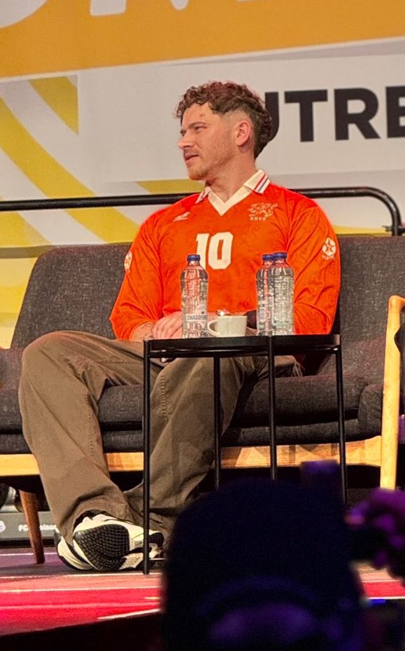 buddieproperty's tweet photo. Haircut has him looking like he’s gonna be  8 pints in on a night out with the lads and slurringly hit on you at the bar whilst knocking someone else’s drink over 😭 Oliver, mate https://t.co/rdeERinbna