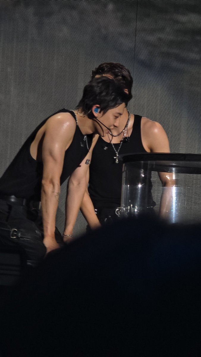 sooloist_'s tweet photo. Chanyeol and kai today omg
#exhorizoninkl #exoinkl https://t.co/KOwlH9EdW9