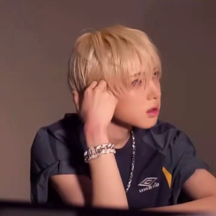 promiseofyours's tweet photo. blonde messy hair sakuya, you are just so cool and the most handsome ever omg https://t.co/BJQ4flUwZ7