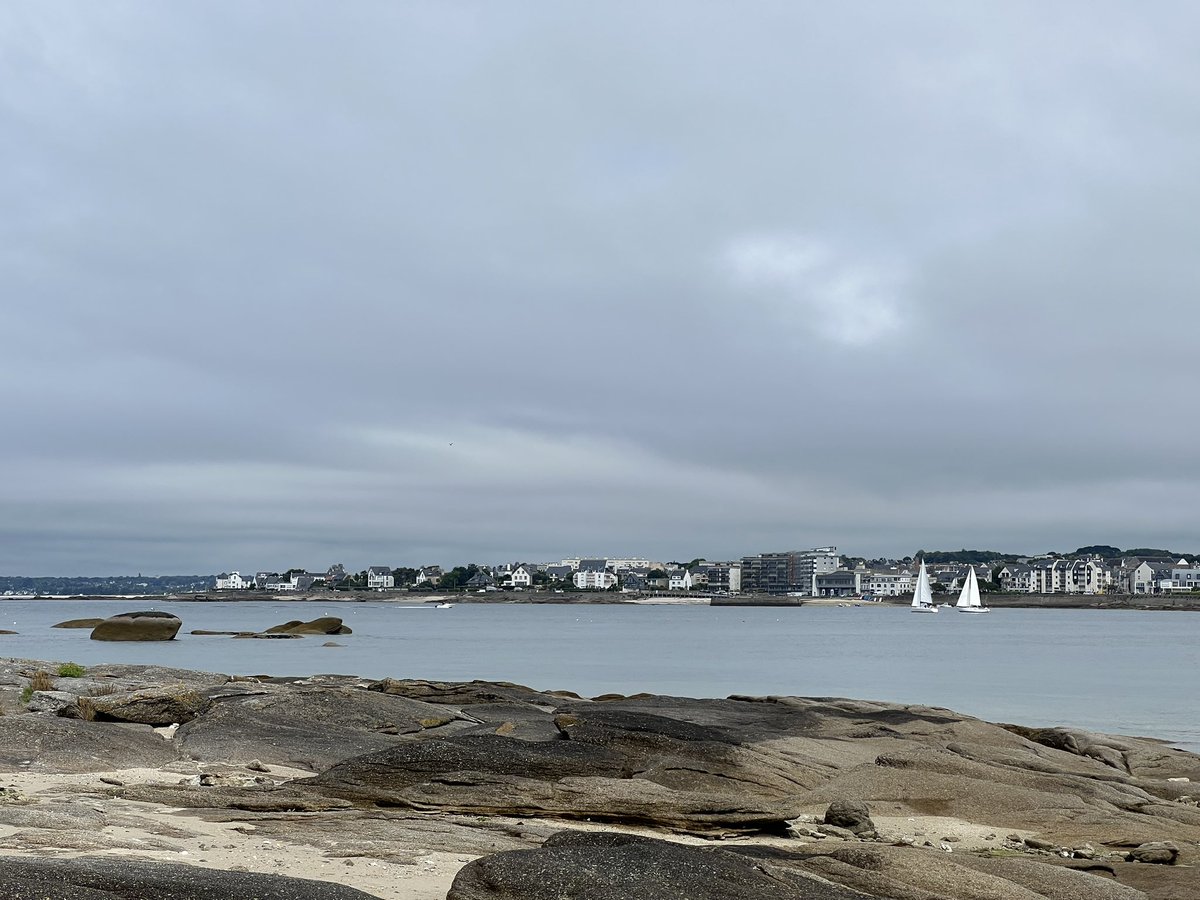 beuzec's tweet photo. Breizh Way of Life
Bon week-end les breizhous et les autres 
#Bzh #canicule https://t.co/BAcDHEGOmb
