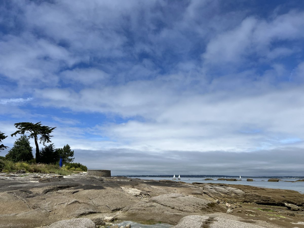 beuzec's tweet photo. Breizh Way of Life
Bon week-end les breizhous et les autres 
#Bzh #canicule https://t.co/BAcDHEGOmb