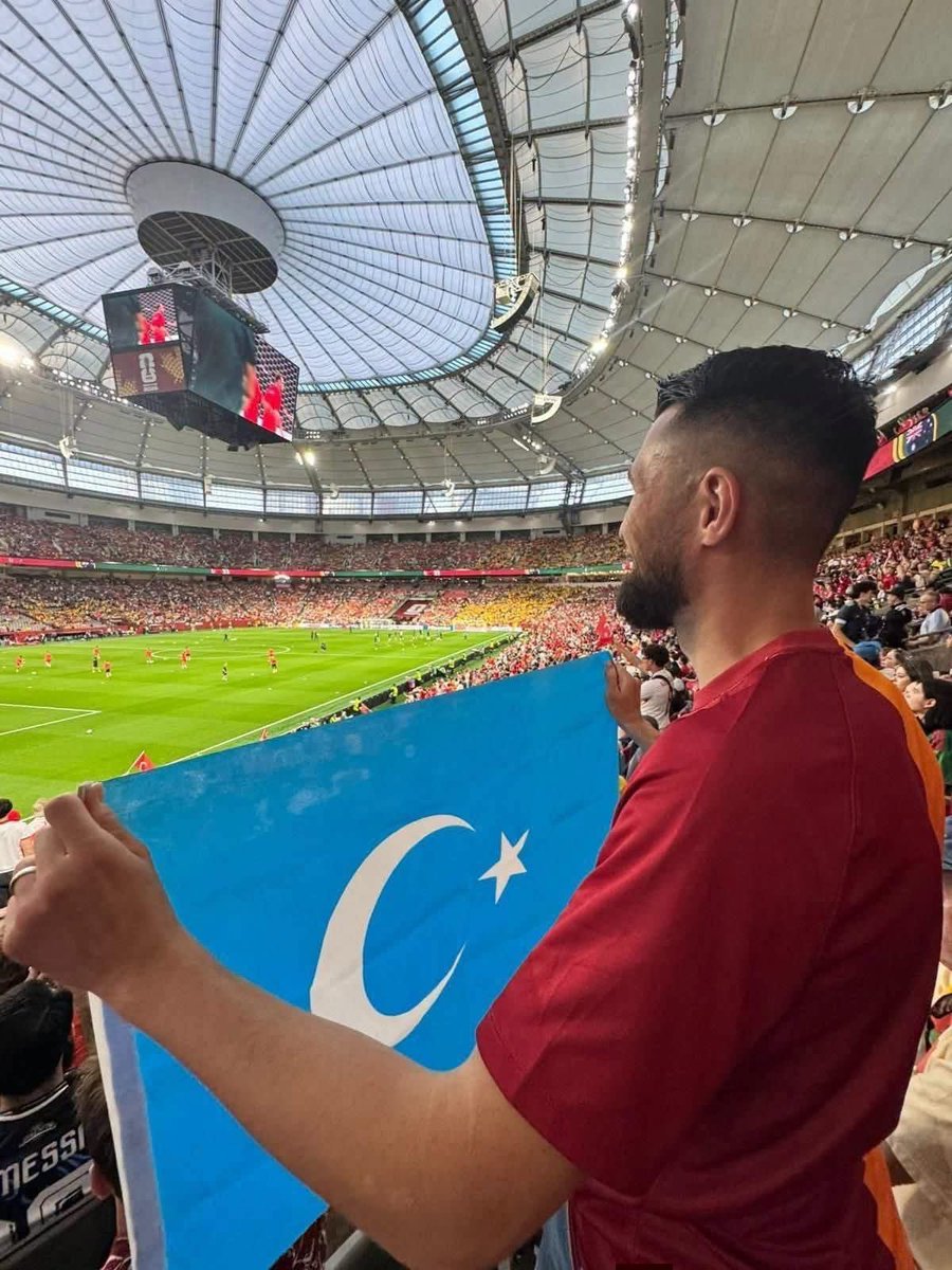 U_Hareketi's tweet photo. Dünya Kupasında Doğu Türkistan bayrağı https://t.co/R6nkt8GkRG