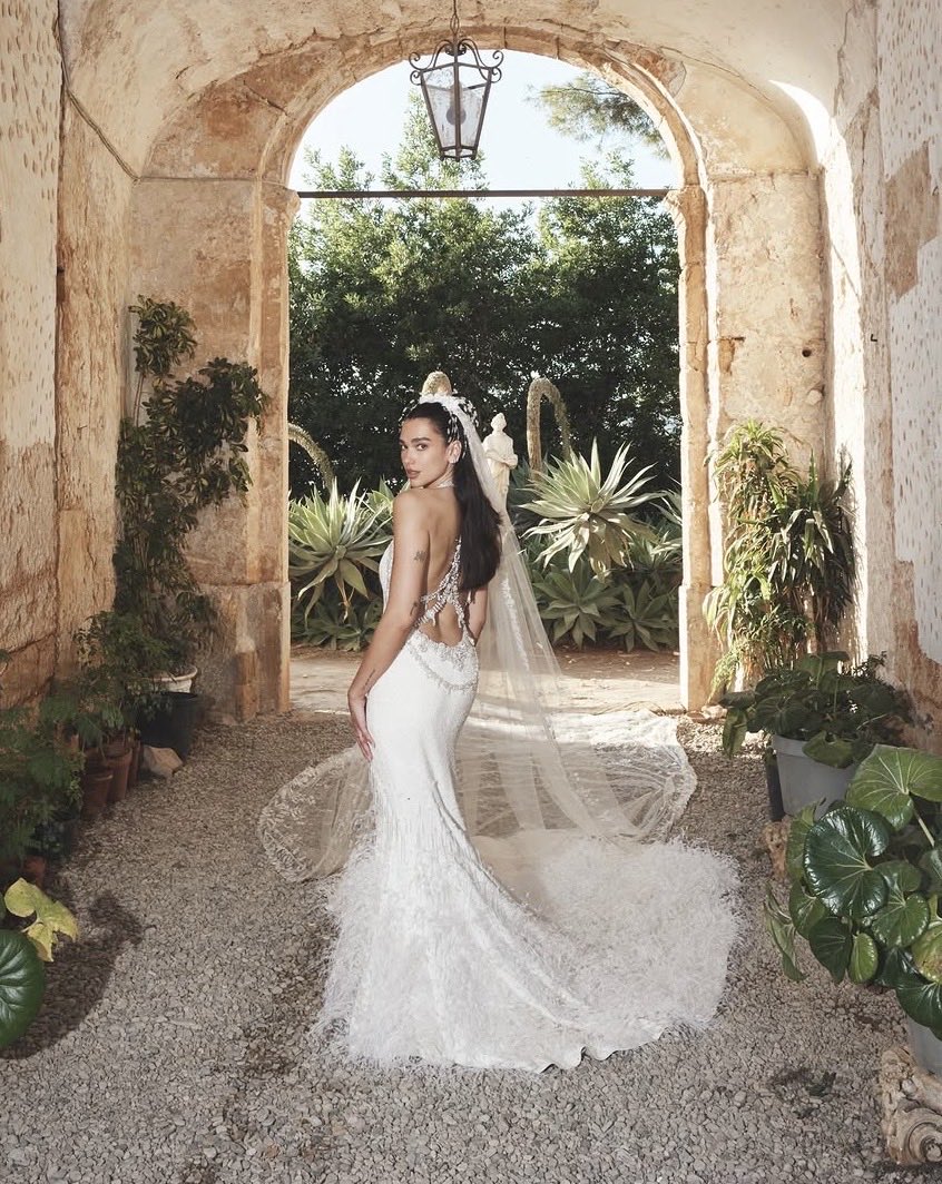 saintdemie's tweet photo. dua lipa’s bridal glamour through david sims’ lens = instant fashion herstory https://t.co/IgGJtz8VqS
