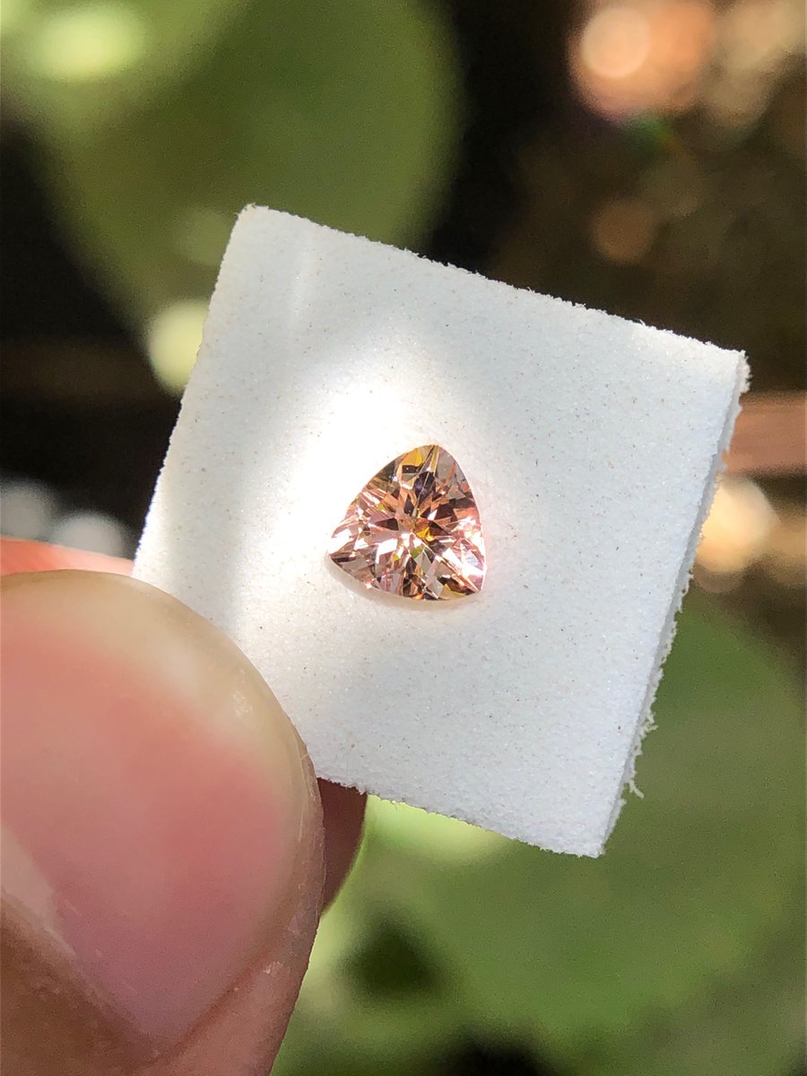 Tanzaniteusman's tweet photo. 天然・非加熱ゾイサイト 🍑 ピーチカラー
重量 0.40 ct | サイズ 4.86 × 4.92 mm | アイ・クリーン
https://t.co/fXiULzhdGk https://t.co/IInYNm4lm3