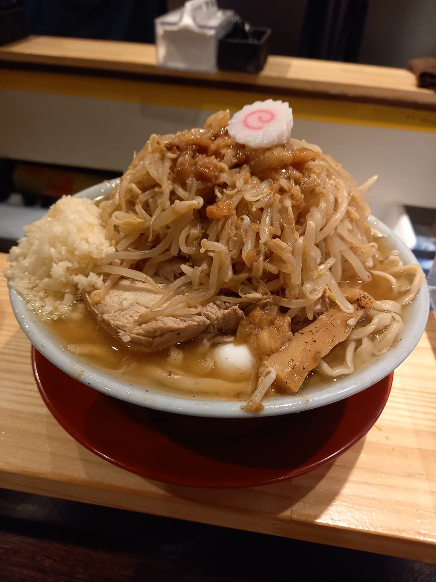130229328j's tweet photo. 自家製麺Ｎｏ11ASAKUSA

豚ラーメン しょうがダレ
生玉子 あぶら増し
ﾆﾝﾆｸﾁｮｲｱﾌﾞﾗ

本店への初訪から
実に7年ぶりのＮｏ11
念願の浅草店へ🙌
完成度の高い1杯は
めちゃ美味かった😆
本店の時と同じく
今日もりょこさん
ありがとう🤗
ごちそうさまでした
🍜🐷😋 https://t.co/xi5G5RjAju