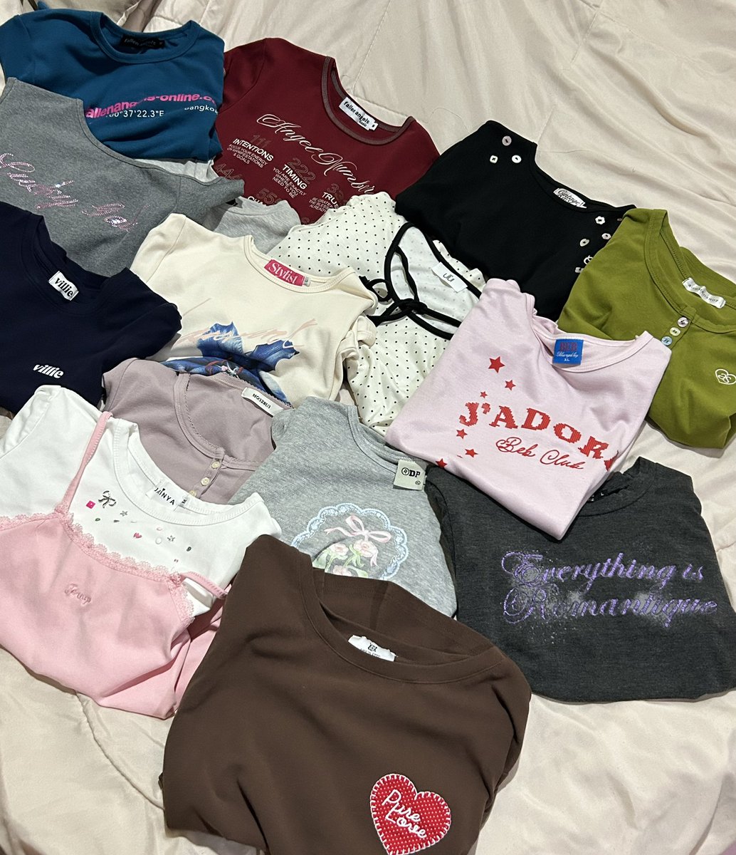 BabylemonxLey's tweet photo. 💖 มีใครสนใจเอฟต่อมั้ยคะ เค้าจะย้ายหอ เลยจะโล๊ะตู้เสื้อผ้า ส่วนมากเป็นงานแบรนด์ไอจี 💖

#เสื้อผ้ามือสอง #เสื้อผ้ามือ2 #ส่งต่อstylistshop #cintageส่งต่อ #ส่งต่อเสื้อมือสอง #ส่งต่อกระเป๋า #duexstudio #ส่งต่อเสื้อผ้า #โล๊ะตู้เสื้อผ้ามือสอง #ส่งต่อfallenangels #ส่งต่อchuuchop https://t.co/Xq6nMKTrYz