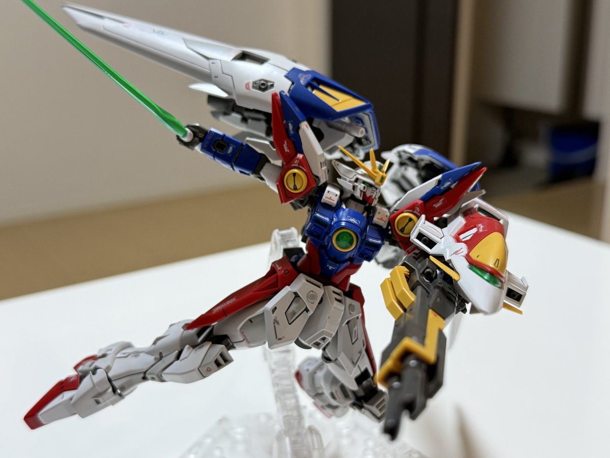 shi_2059's tweet photo. RGウイングゼロ完成✨
1番好きな機体だからスミ入れとか本格的にやってみた！
あとずっとエピオンと並べたかった☺️
1枚目イケメンすぎるわ
#ガンプラ
#ガンプラ好きと繋がりたい https://t.co/KS1ory7cuC