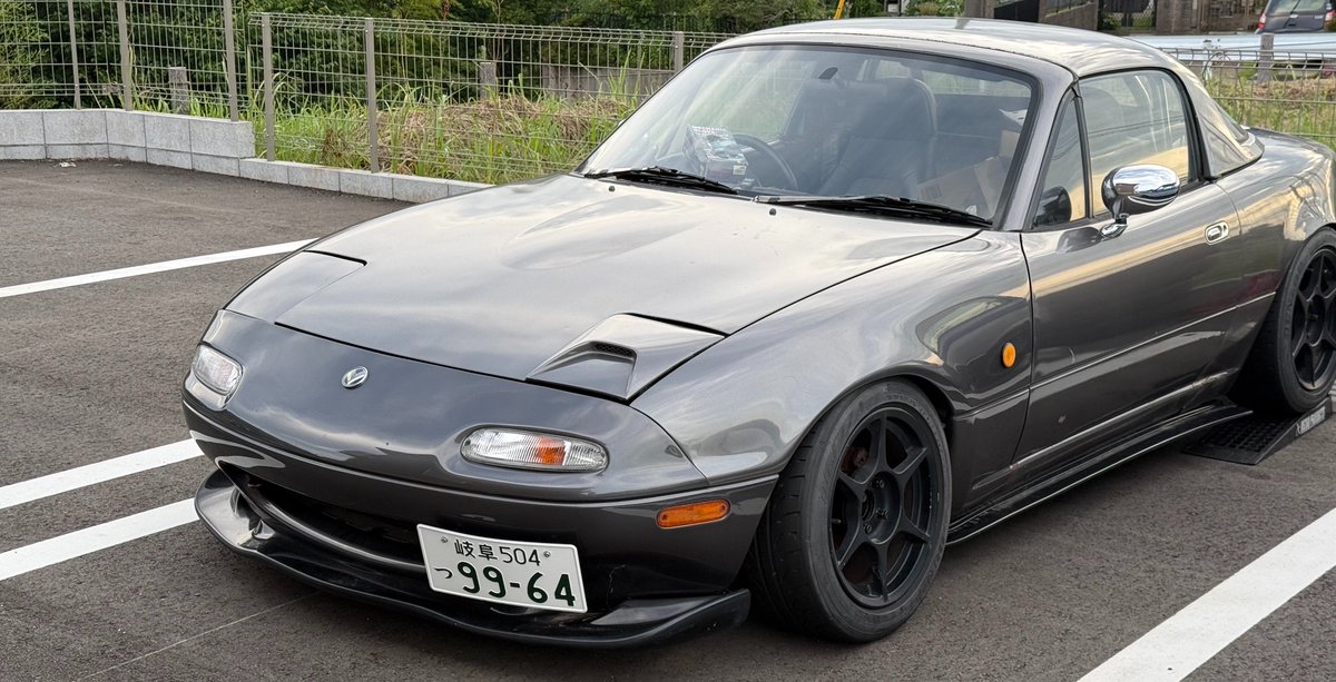 TsuKA_cH06's tweet photo. こいつを売って青の修理費を捻出するか
来月までの車検更新して青がいない間こいつで遊ぶか https://t.co/vuZdWgPxnY