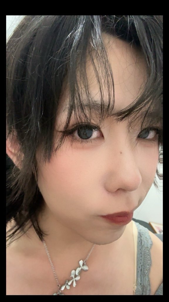 keaixdg's tweet photo. 忙的没时间，发两张存货吧。该说不说，我感觉气垫比粉底液好用呀，很轻薄。 https://t.co/pPbieSEYNd