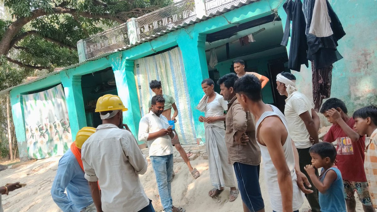 EeMahmudab65470's tweet photo. खंड महमूदाबाद के अंतर्गत बिजली बिल बकायेदार उपभोक्ताओं को बिजली बिल जमा करने हेतु प्रेरित किया जा रहा है
@UPPCLLKO @ChairmanUppcl @MVVNLHQ @MVVNLmd  @SitapurZone @sitapurmvvnl @Dmsitapur https://t.co/tN5iQCrj0j
