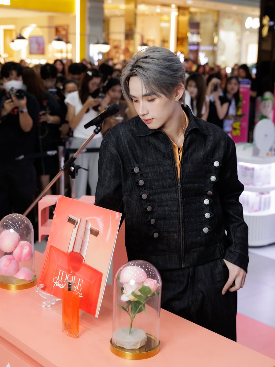 nuthongph's tweet photo. ♡₊˚🍦   ・₊✧  
IG Post Update [20-06-26]
⤷ ゛ @hongshihoshi03 ˎˊ˗

Mamacita, you're my Idôle type, I'm in love with you 🧡🍑🌹

#IdolePeachnRoses #IdolebyLancome #LancomeFragrance #LancomeThailand
@lancomeofficial

#nnutdan #NutHong #NutHongPH https://t.co/77Q8TaWlls