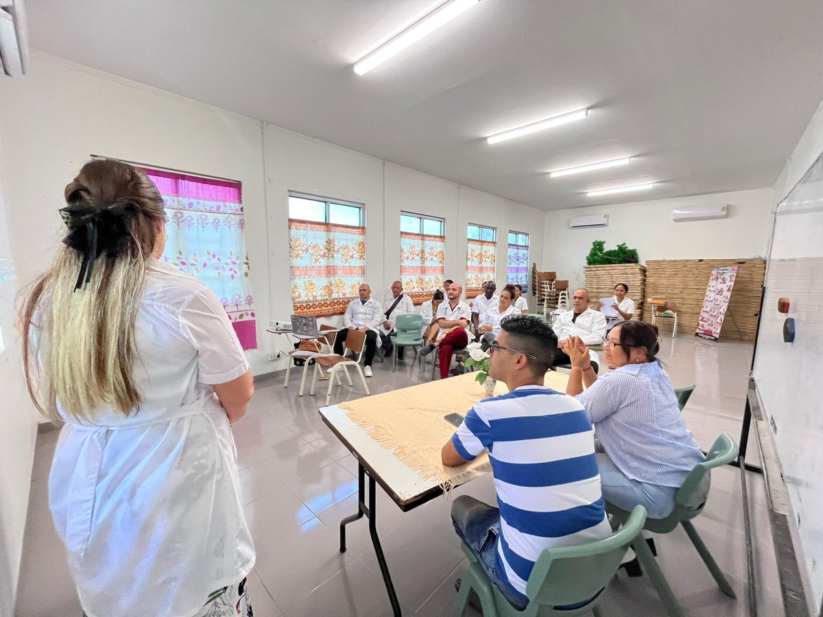 CubaCoopera1's tweet photo. Visita al núcleo docente de Covalima, como parte de los encuentros para organización de los protocolos de los internos de la ESMTL y la planificación del 2do periodo. Por una Docencia de Excelencia https://t.co/r8QGY31ah9