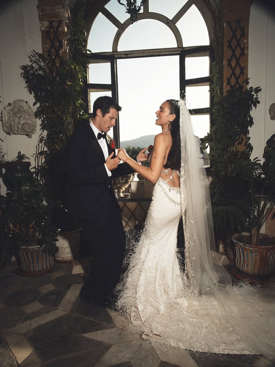 scorpiomuse's tweet photo. dua lipa wearing a custom chanel haute couture dress by matthieu blazy for her wedding https://t.co/3YY8BQSAnj