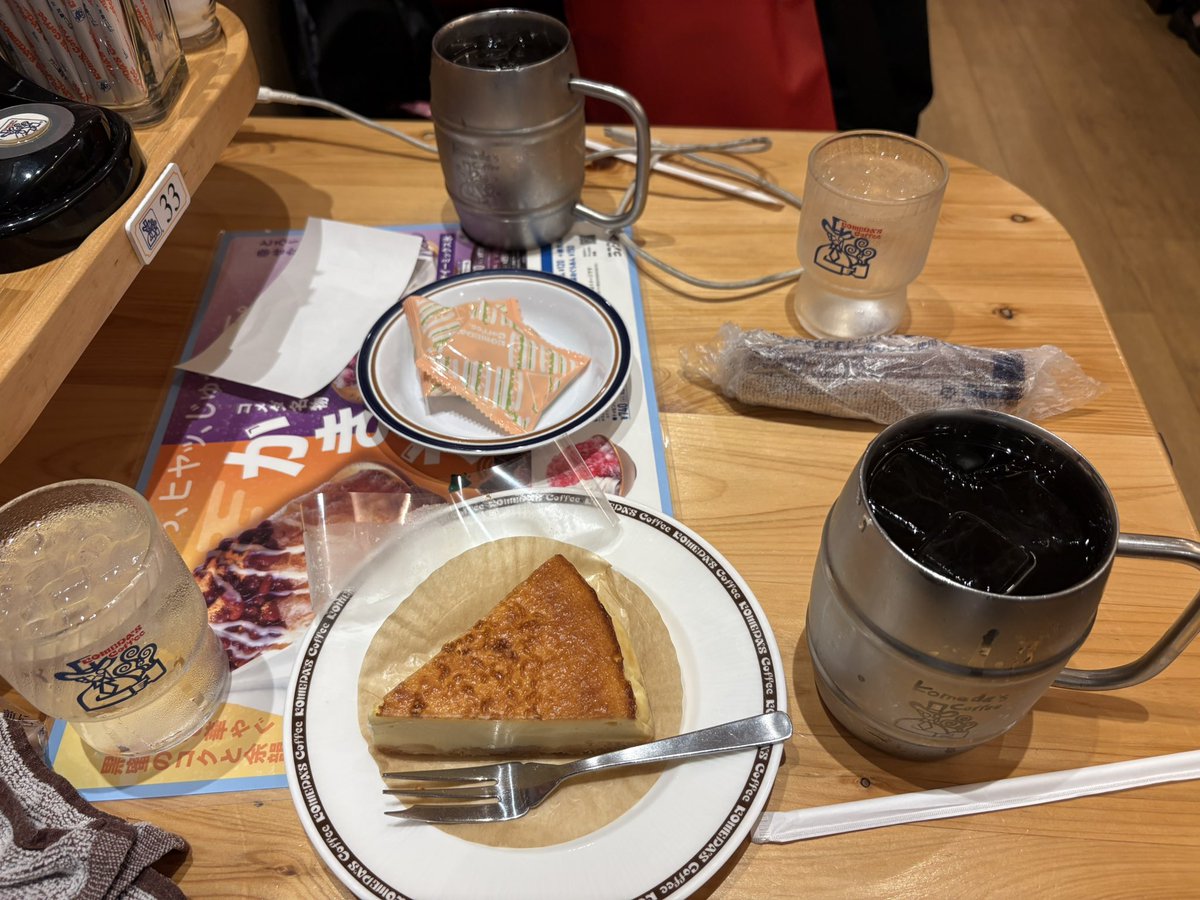 mutsuki024's tweet photo. 3件目はコメダ珈琲でカンパイw https://t.co/8qmuPzPP0v