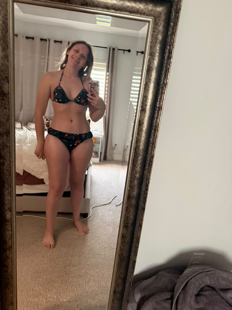 MarriedcplDen's tweet photo. Lake days ..
Do I look good in a bikini https://t.co/Xa14YvlxIK