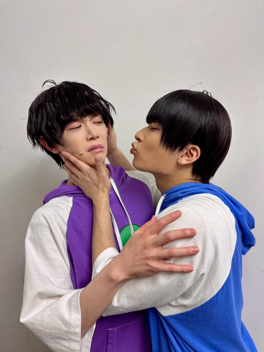 mj_jun_j's tweet photo. 本日もご来場ありがとうございました☺︎
千秋楽、もし居なかったらこいつのせいです。
頼むからやめてくれ…
#松ステ #おそ松さん https://t.co/evmrRIHd5p
