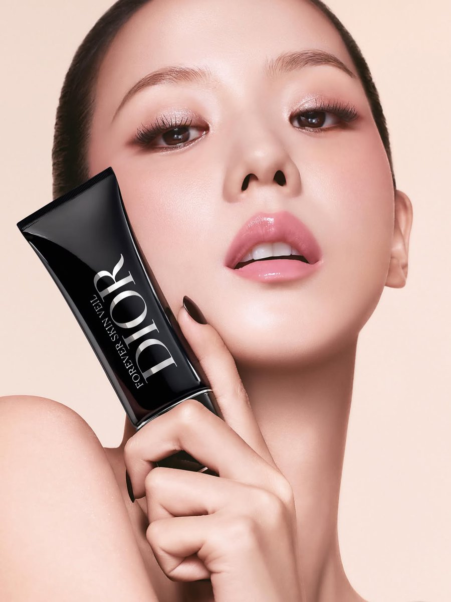 jung_5876's tweet photo. New Dior Forever Skin Veil, Dior Forever Velvet Veil and Dior Forever On Set Powder 출시.
https://t.co/K9pqb5AFSy

#지수 #JISOO #DiorBeauty #DiorForever https://t.co/dlFYPLWa1S