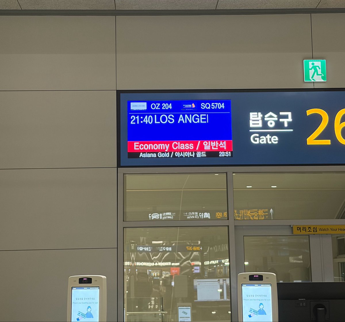 lie_ogh's tweet photo. 11時間30分のフライトなので気が滅入るが車旅団でいく関東アウェイに比べるとマシだと思えるのでJリーグチームのサポーターは強い。 https://t.co/dVRo7JATPa
