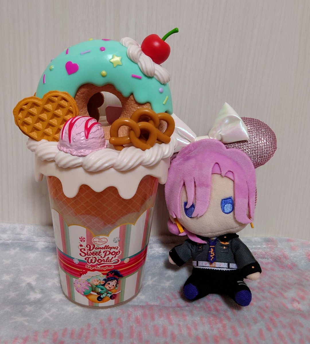 SmtrNjen's tweet photo. 一昨日お泊りディズニー行ってきたんですけどずっと欲しかったヴァネパルのケース買えて大満足可愛すぎるそしてでかい😂
でも可愛いものがでかくて困ることはないのでね！！優勝です！！！！！！ https://t.co/1fUUNO1nVQ