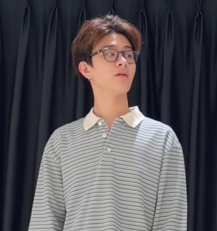 kh1ovele's tweet photo. เขาหล่อแต่เขาแปลก https://t.co/FmpkiI4ci1