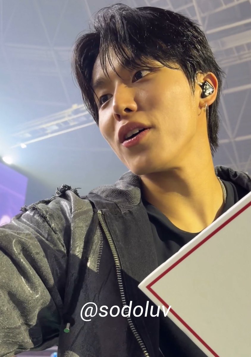 jeongwoocuties_'s tweet photo. such flawless skin 😭😭😭😭😭 https://t.co/vWjyBdGIOV