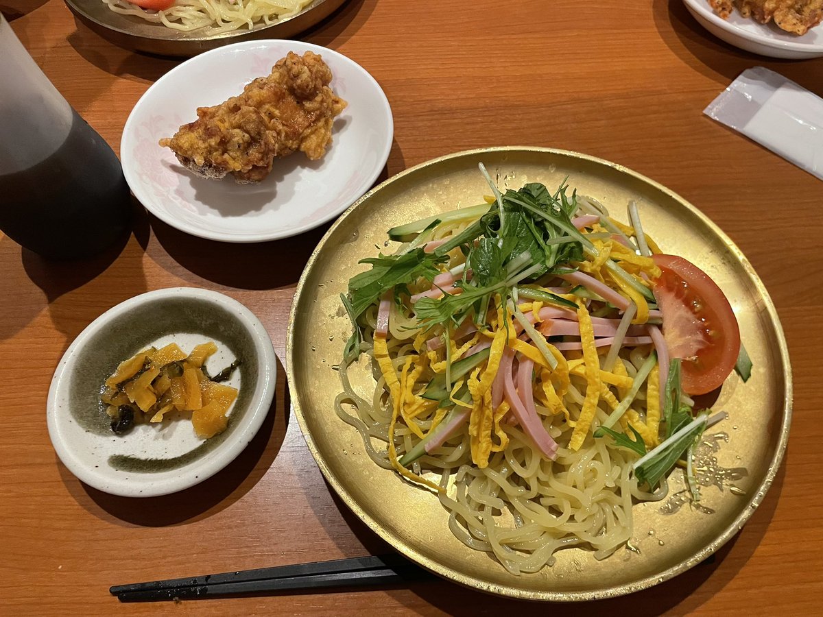 itsu_sdbh's tweet photo. 夜は冷やし中華
クッキーのせて食べたいモフ🧸 https://t.co/IX0d89SUJ3