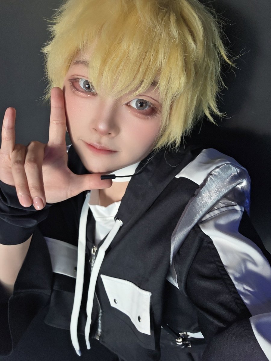rintaroism_'s tweet photo. 多聞くんは今どっち！？
ー石橋ナツキ cosplayー 💛📸✨ https://t.co/gqLF6bgwNM