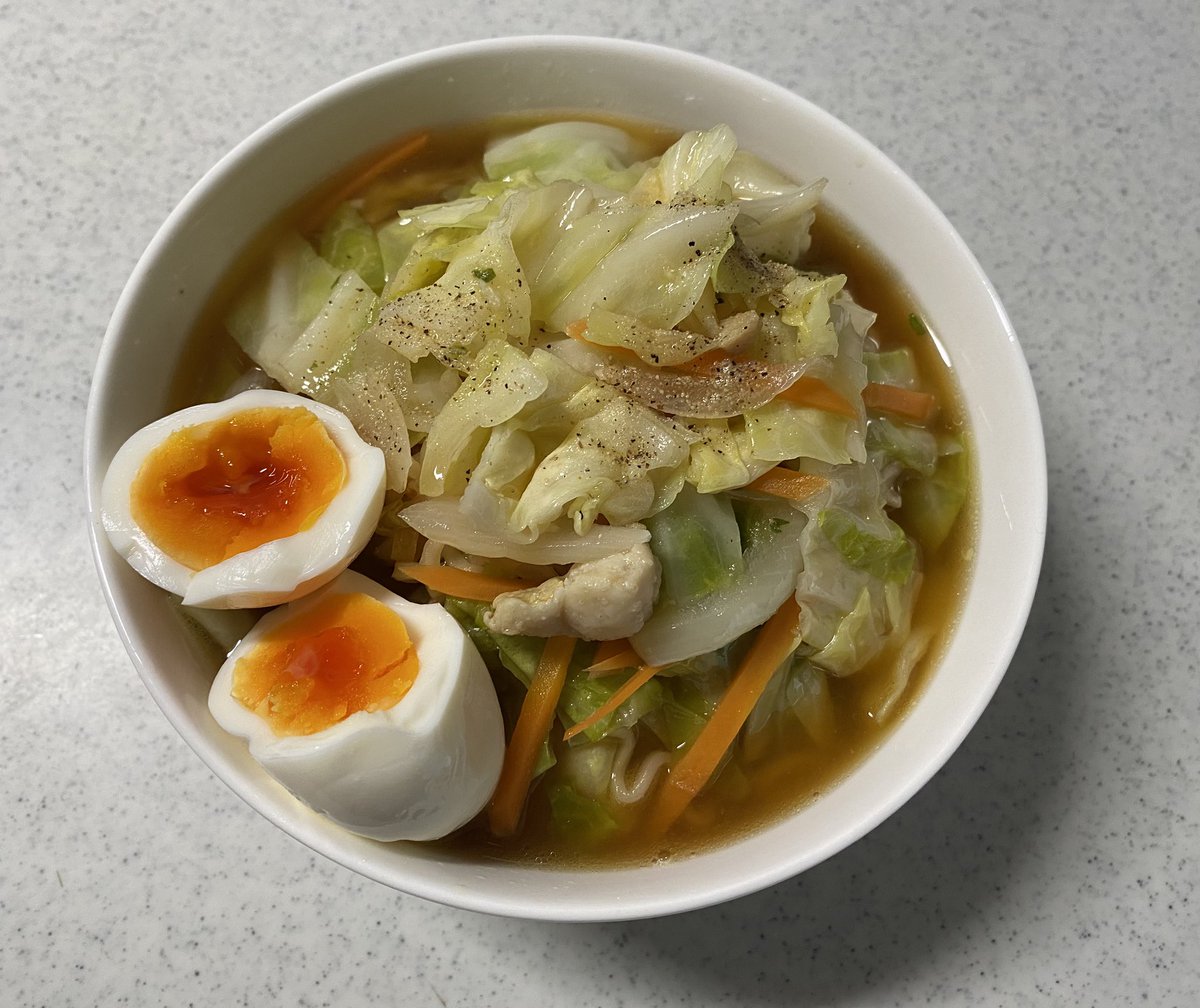 Keeeeey's tweet photo. 大根おろしそば、ミニトマトパスタ、冷製豚��ろしパスタ、サッポロ一番醤油ラーメン🍜 https://t.co/Muyf6Z8Ddt