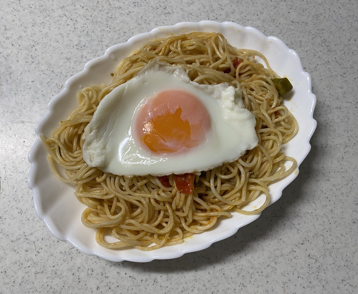 Keeeeey's tweet photo. 大根おろしそば、ミニトマトパスタ、冷製豚��ろしパスタ、サッポロ一番醤油ラーメン🍜 https://t.co/Muyf6Z8Ddt