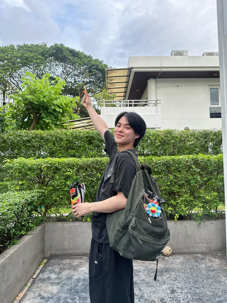TEAMMARCKRIS's tweet photo. 📢🔔

SOCIAL UPDATE 
[On Instagram @ marckris.busofficial]

What’s in my bag? 🎒

#️⃣#️⃣#️⃣
#MARCKRIS
#อาหารยอดคุณ #Usefulfood
#USEFULFOODXBUS
#BUSbecauseofyouishine https://t.co/Nzjy5ndbdT