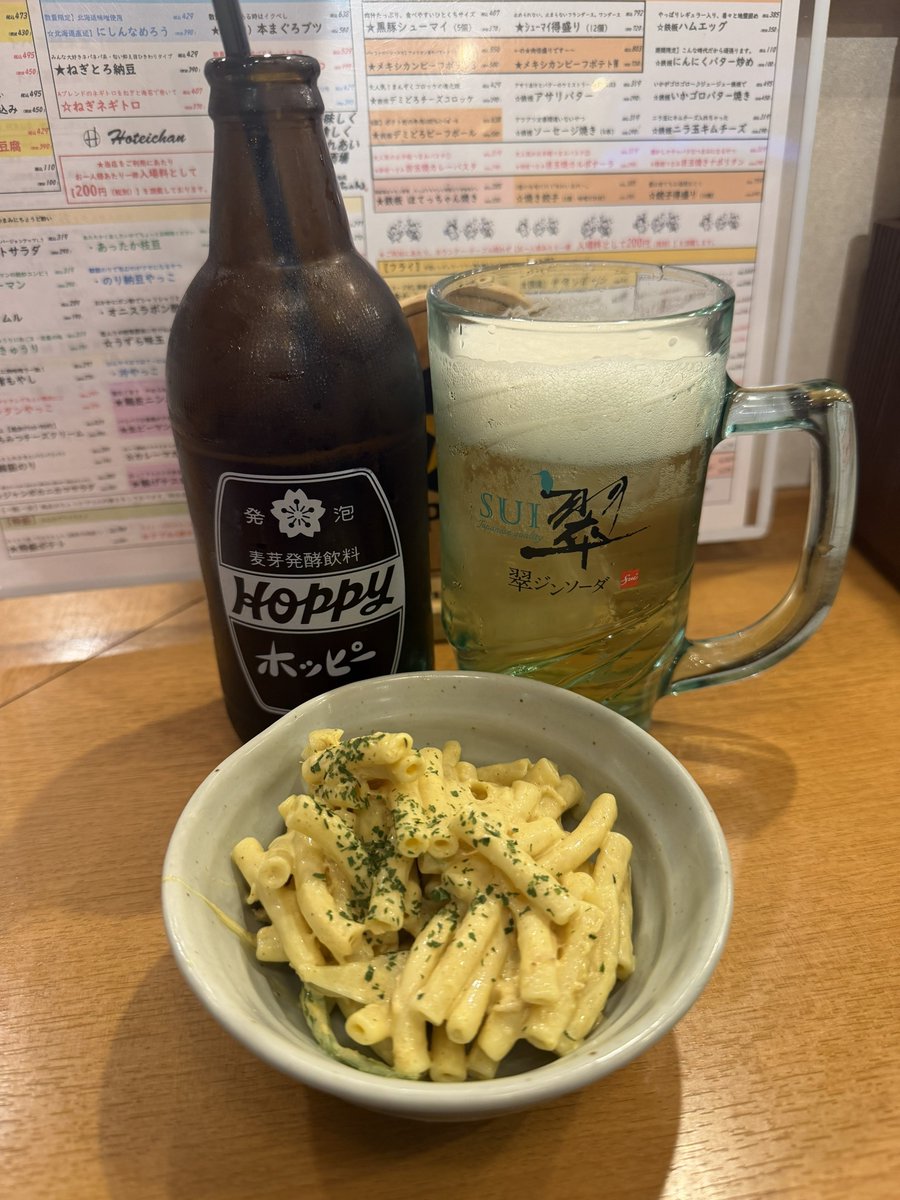 kanpa____i's tweet photo. ライブの余韻に浸りながら『ほていちゃん』で🍺
カレーマカロニサラダと鉄板ソーセージ焼き😋
ほていちゃんと言えばこの鉄板ソーセージ焼きの印象強いけど自分だけ？？🤔
遠征4軒目
ほていちゃん上野3号店@上野 https://t.co/RZB4HzhgWx
