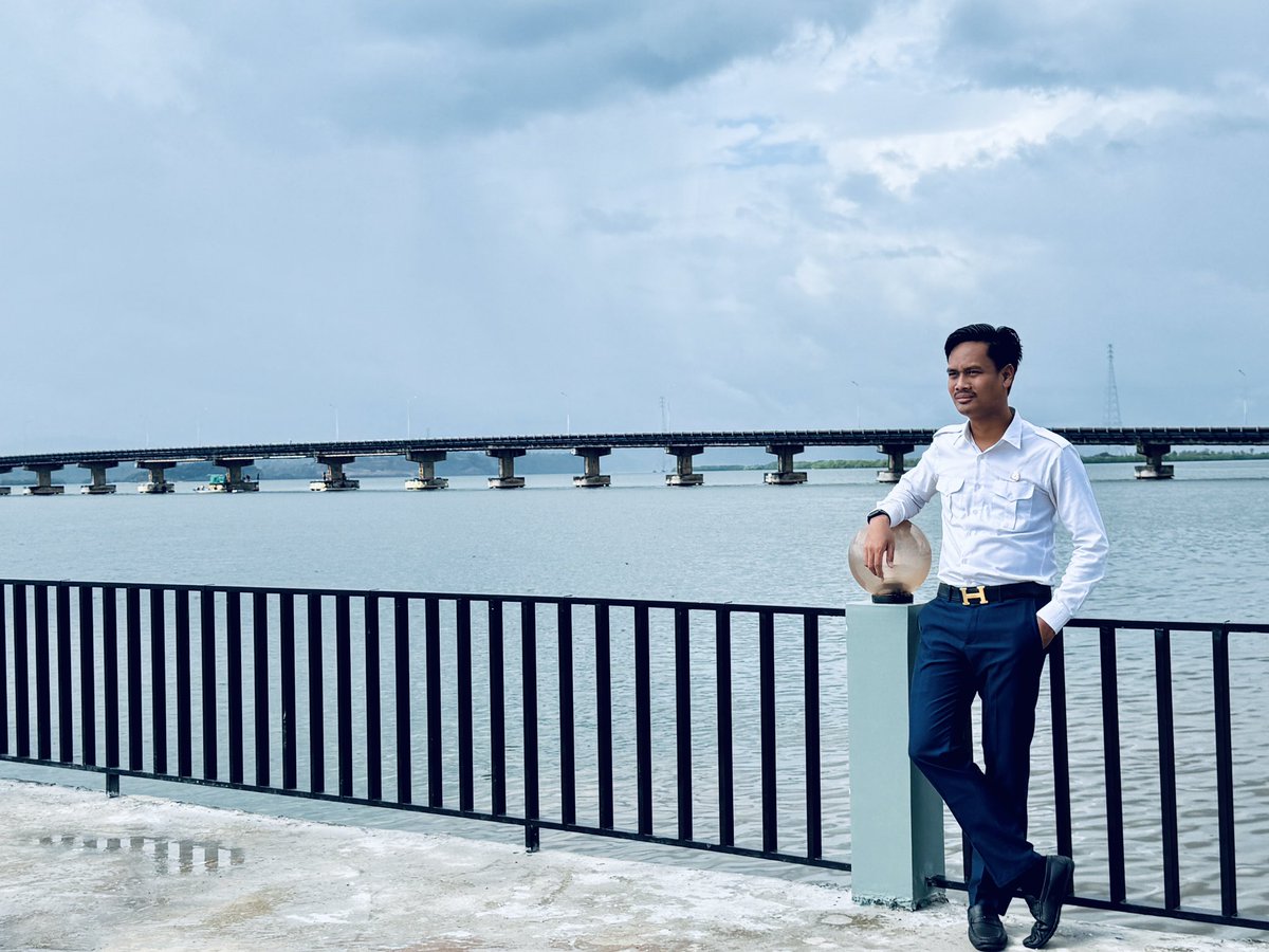 PrakViroth's tweet photo. កុំ​ជៀសវាង​ការ​លំបាក​ ដោយសារតែ​វា​លំបាក​។ - Prof. Chhorvann https://t.co/gYJfKbR7vy