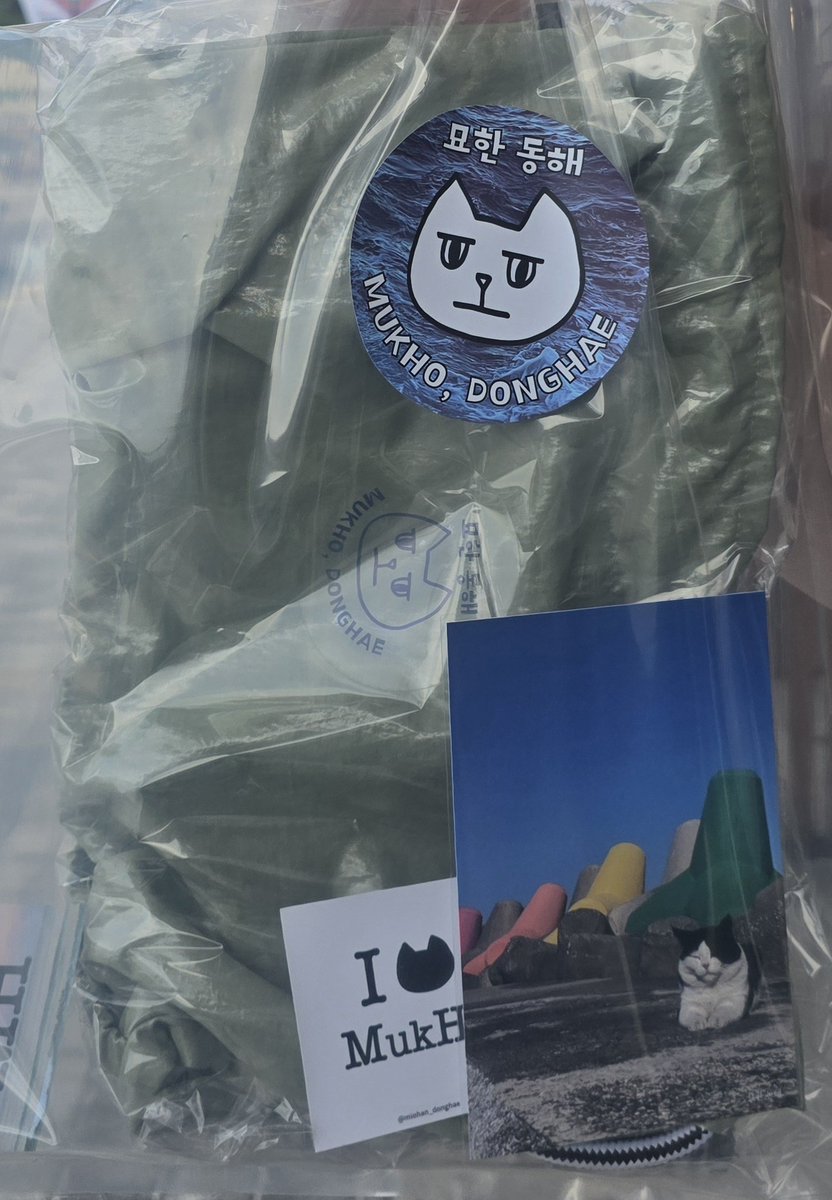 natureS2_'s tweet photo. 휴가 마지막 날! 
비가 와서 인형 사진은 없지만... 
묵호항 쪽에 소품샵 이곳저곳 다니는 재미가 있었다.😁 https://t.co/lWT2uZ39nl