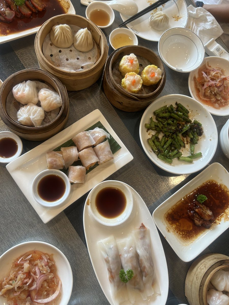 tomfineday's tweet photo. โทรไปจองร้าน บอกได้คิวตอน 13.30 น.  ถึงร้านตรงเวลา บอกเป็นบุฟเฟต์  แต่สั่งได้ถึง 14.00 ร้านปิด 14.30 อะไรของมึง? แล้วไม่บอกแต่แรก จะได้ไม่จอง // https://t.co/BkLdZwMX9D