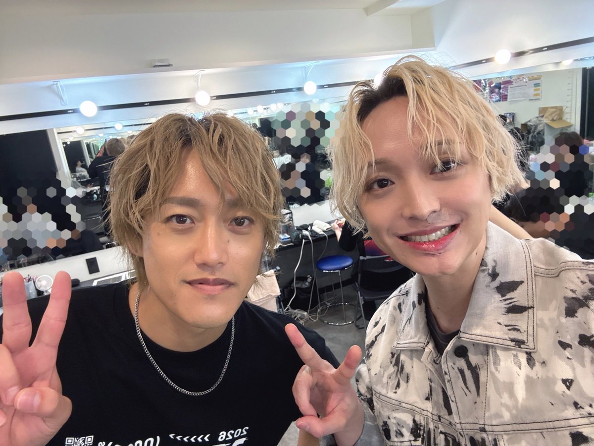 planetscape0516's tweet photo. ひゅーすけさん！！！！！！
こうして互いのバンドで改めてお会い出来て本当に嬉しかったです！！！

犬好きのツーショットおいときますね🐶🐶 https://t.co/dCsplpnVsR