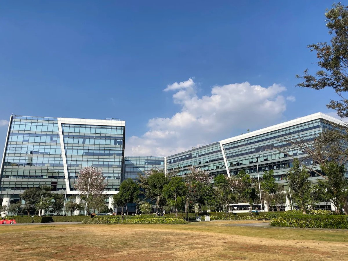 cbdhage's tweet photo. Corporate Campus & HQ of India Series,
Embassy TechVillage, #Bengaluru 

Designed by HDK Hong Kong, RSP and Katerra.
A premier, Grade A+ integrated commercial office park located in Bengaluru, Spanning over 106 acres along the prominent Marathahalli - Sarjapur Outer Ring Road (ORR) IT corridor, Total leasable area -9.2 Millions sft. 
PC-Embassy