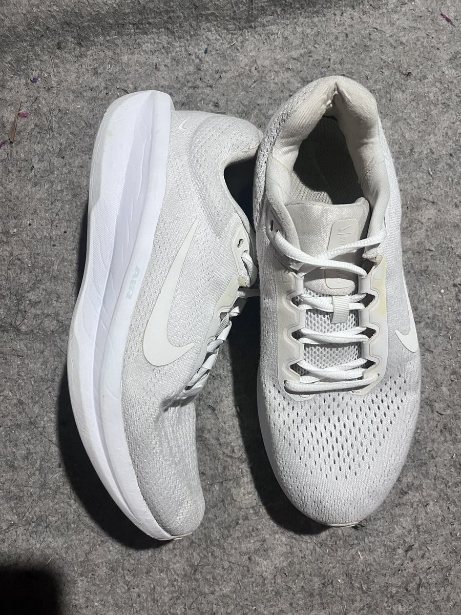 minshoe7b's tweet photo. #ส่งต่อ Nike winflo 11 ไซส์42 (26.5) นุ่มมากก วิ่งๆ พื้นเด้ง สภาพดี ซอฟเดิม 209ส่งฟรี สอบถามเพิ่มเติมทักได้เลยค่ะ
#ส่งต่อรองเท้า #รองเท้ามือสอง #ส่งต่อเสื้อผ้า #โล๊ะตู้เสื้อผ้า #ตลาดนัดnct127 #ส่งต่อnike https://t.co/5xk3AkuxYf