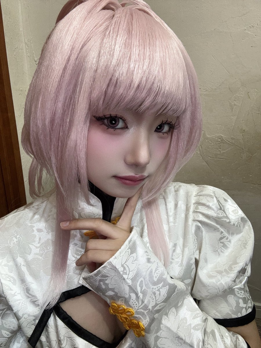 mitu_ba0128's tweet photo. 本家のポーズ真似したと思ったら逆でした…

でもでも…褒めてもいいよ？

#極楽街コスプレ　#cosplayㅤㅤㅤㅤㅤㅤㅤ https://t.co/pyMTruRdCw