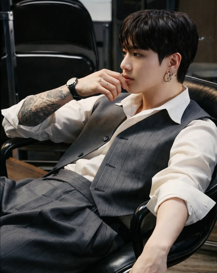 ggeumbi7's tweet photo. Pretty Annoying; #taekookau [A/B/O]

where Alpha CEO Jeongguk called his employee, Omega Taehyung ‘pretty annoying’ during a meeting.

Taehyung only hears the ‘pretty’ part.

And that’s where everything goes wrong. https://t.co/cuaSNFLTMM