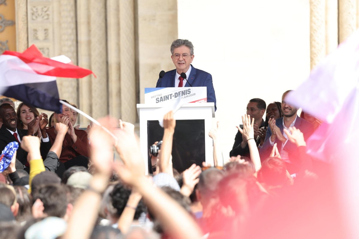 le_Parisien's tweet photo. La France insoumise s’appuie pour le moment sur ses fonds propres pour financer la quatrième candidature à l’élection présidentielle du tribun. Et tente de rationaliser les coûts dans un contexte de fortes hausses des tarifs de l’événementiel.
➡️ https://t.co/yruALHnonP https://t.co/b6ZSmpCO62